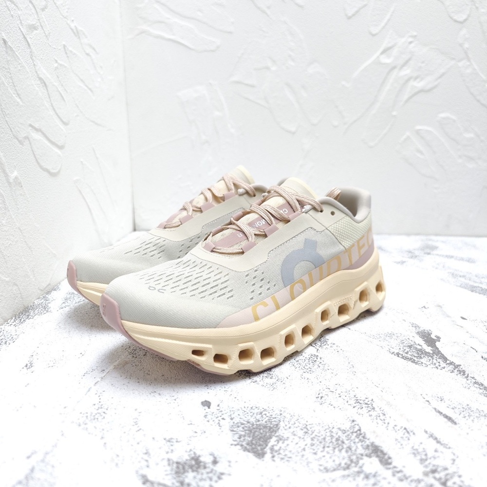 On Running Women's Sneakers in Cream and Pink